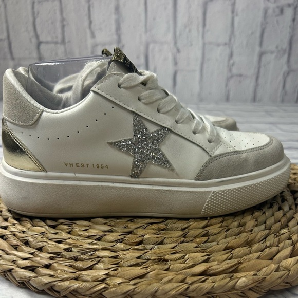 Vintage Havana White Leather Fashion Sneakers with Star Accent. Size 8. - Picture 1 of 11